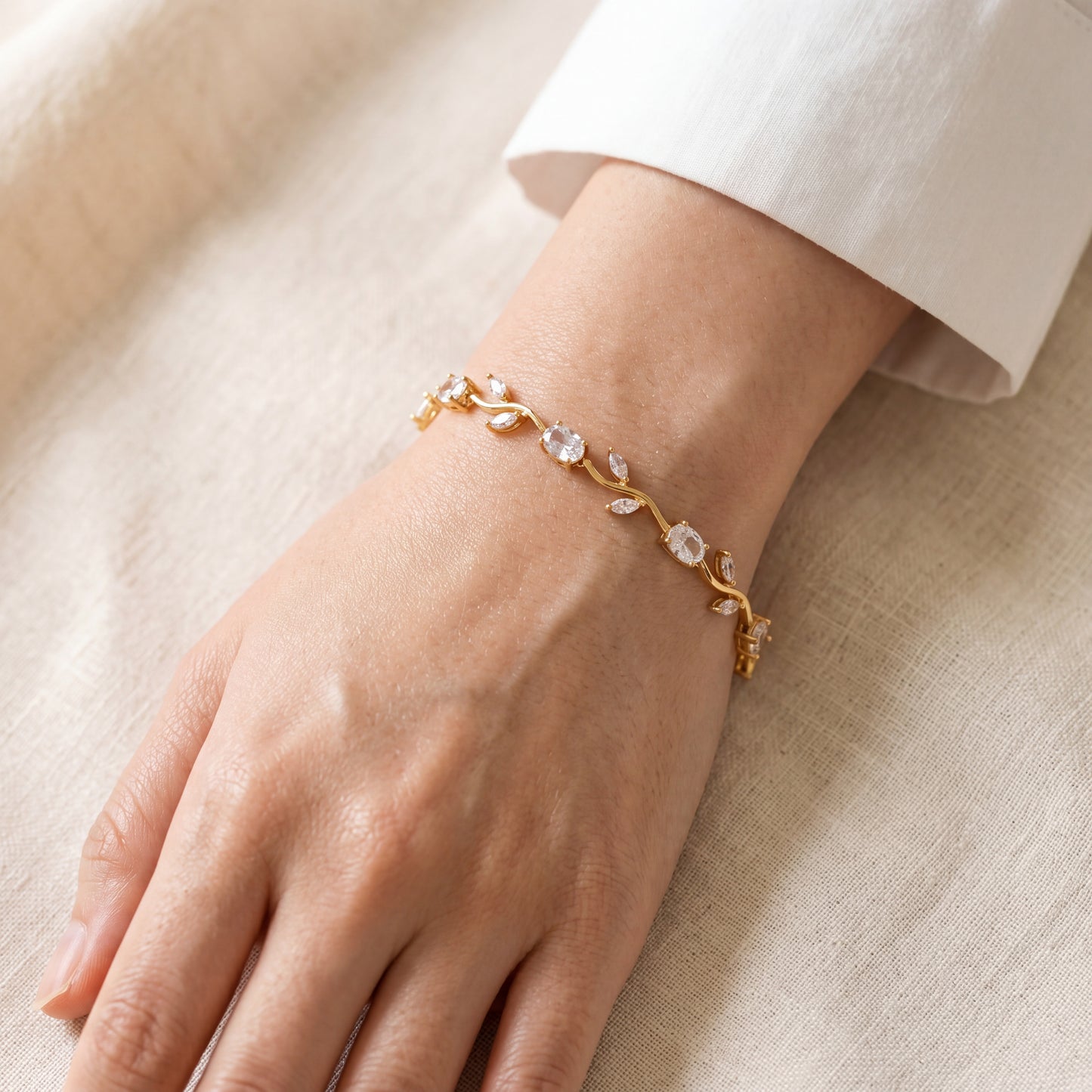 Crystal Tulip Bracelet (White)