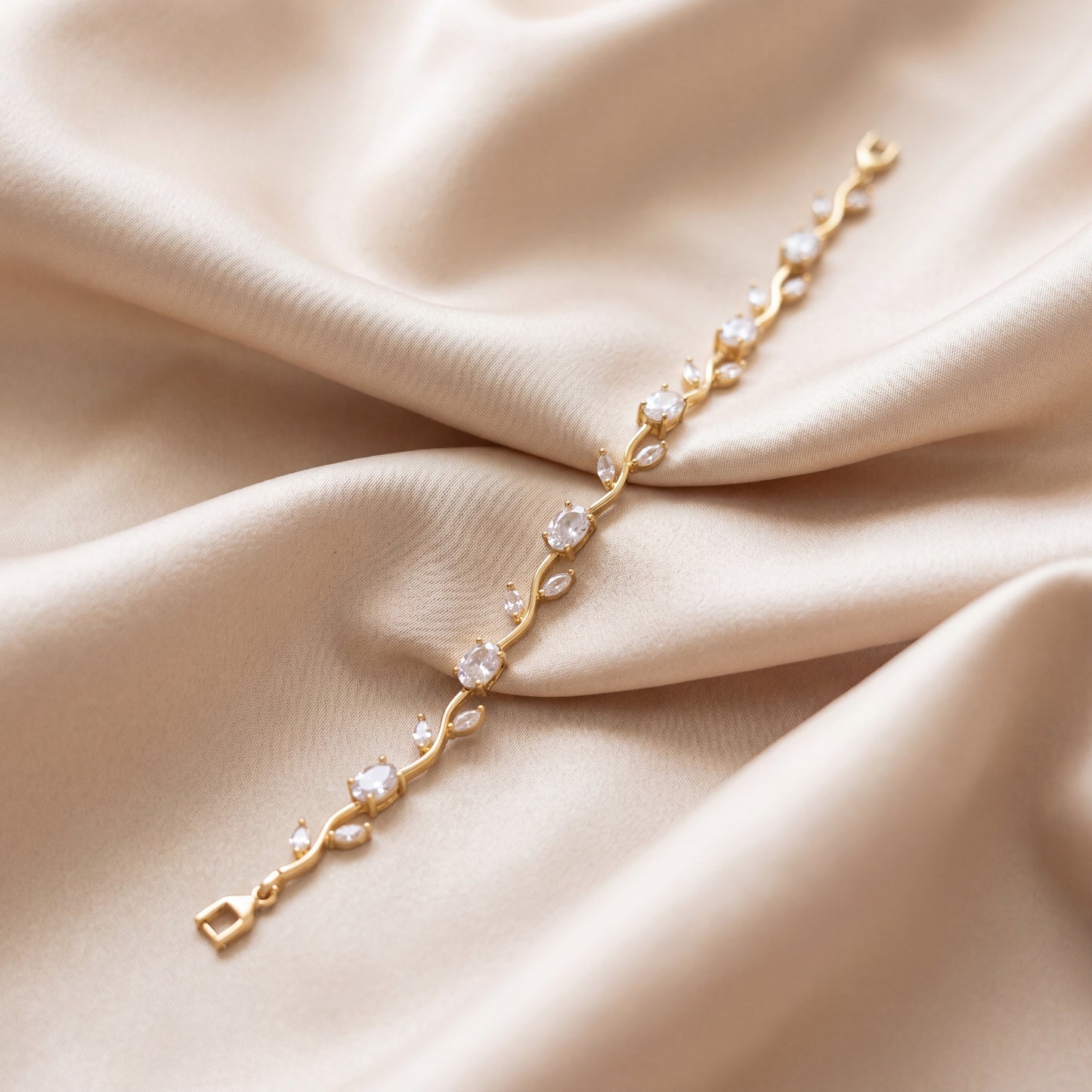 Crystal Tulip Bracelet (White)